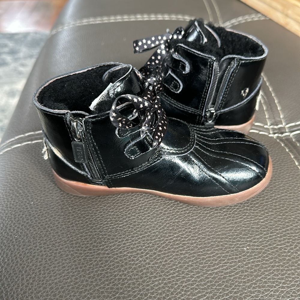 Girls ugg boot - Picture 2 of 4